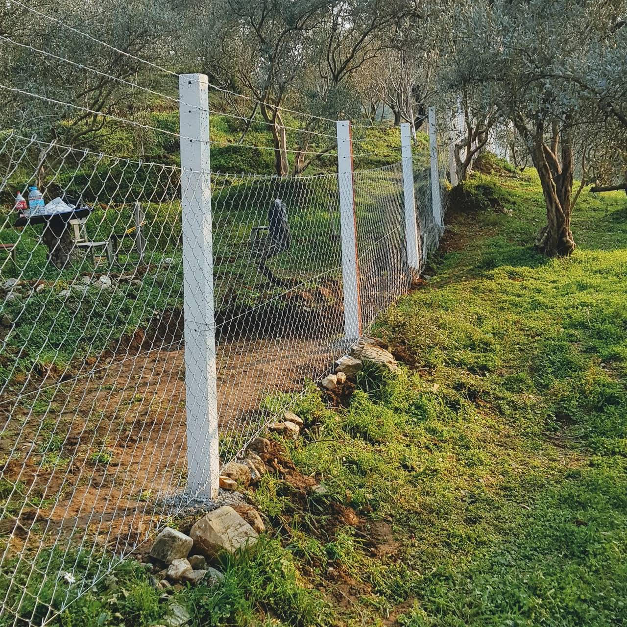 Žičane ograde sa betonskim stubovima - sa najpovoljnijom cenom - čitava Srbija . Izrada na celoj teritoriji Srbije Sa našim radnicima ključ u ruke 069 444 58 54 -  dodatak ekstra 4